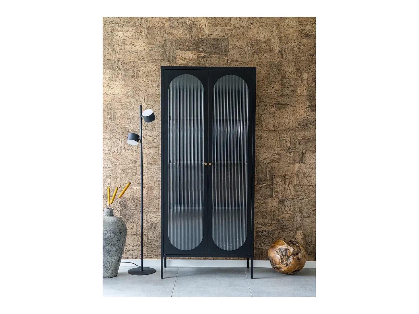 Vitrina negra con puerta de cristal ondulado 80x35x180 cm