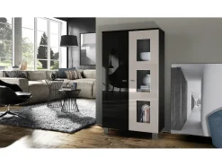 Vladon Vitrina Denjo, Cristalera con 2 Puertas y 3 Estantes de cristal, Negro mate/Negro de alto brillo/Gris arena de alto brillo (71 x 129 x 35 cm)