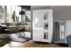 Vladon Vitrina Denjo, Cristalera con 2 Puertas y 3 Estantes de cristal, Blanco mate/Blanco de alto brillo (71 x 129 x 35 cm)