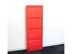 Zapatero Pisa de 4 puertas en metal rojo. Se entrega montado.